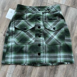 NWT- Urban Outfitters. Gorgeous green plaid mini skirt. XS. Super cute ☺️